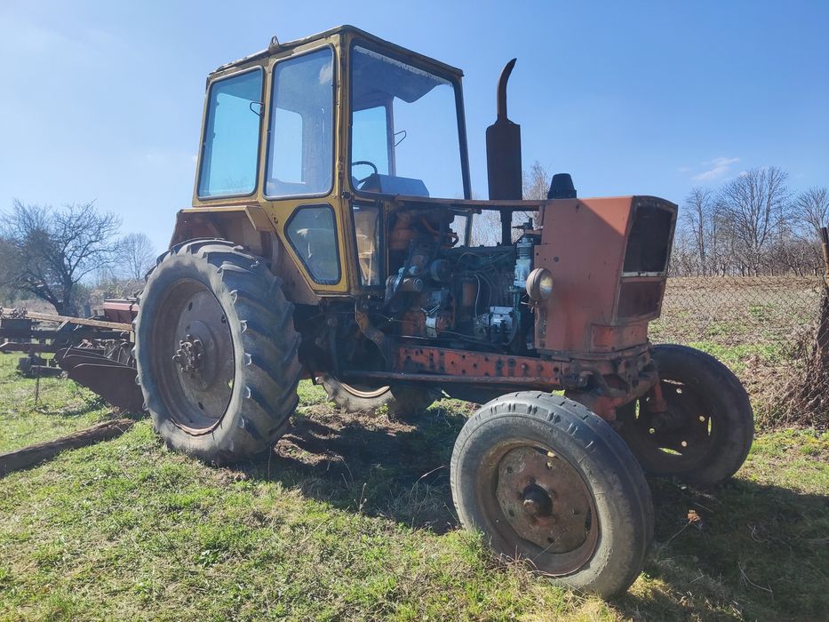 Продам ,трактор ,плуг