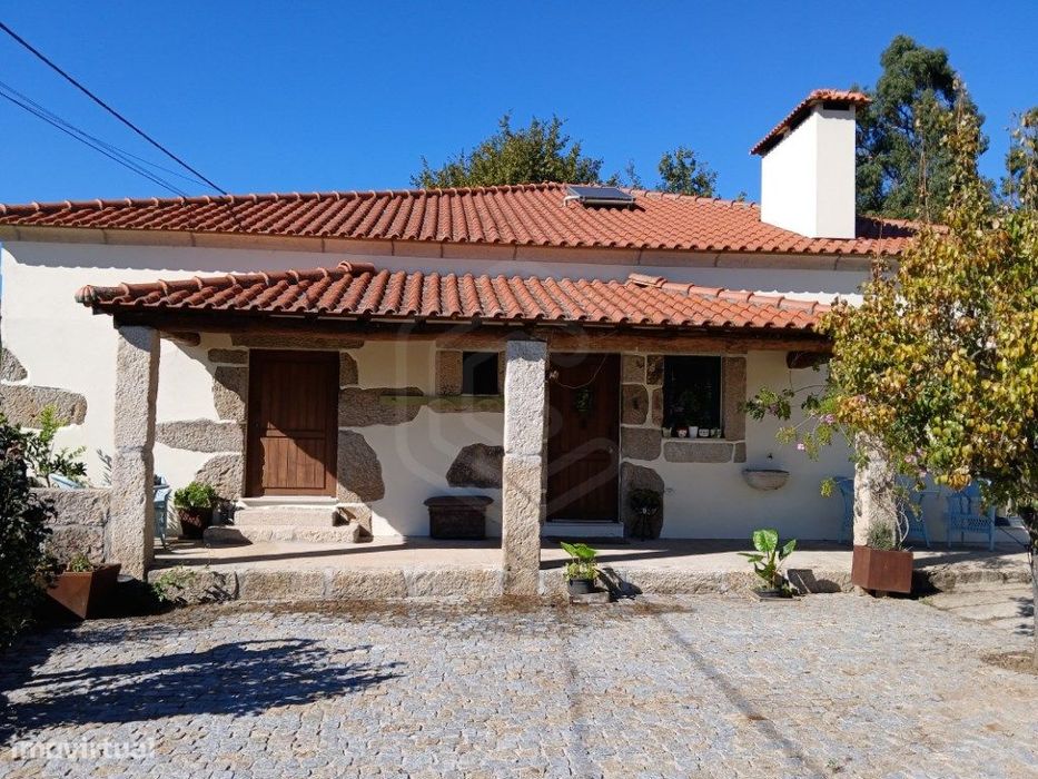 Quinta com 2 propriedades T3 + T2, Tojeiras, Gestaçô