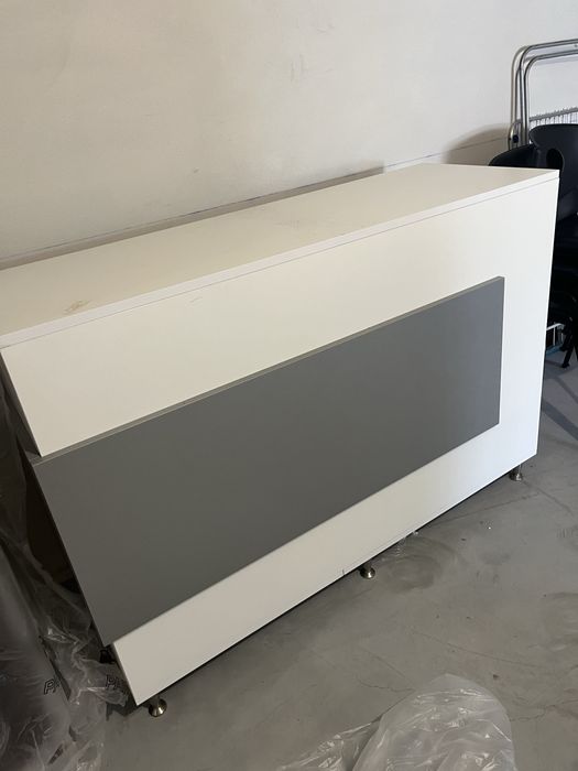 Balcao branco  140cm comprimento. 50cm largura. 100cm altura