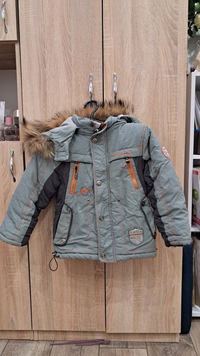 Продам зимову куртку.