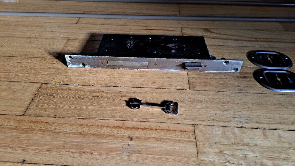 Fechadura de porta exterior