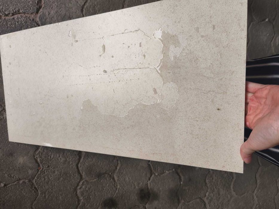 Revestimento cor bege 59,5 × 29,5 cm – 7,50 € / m²