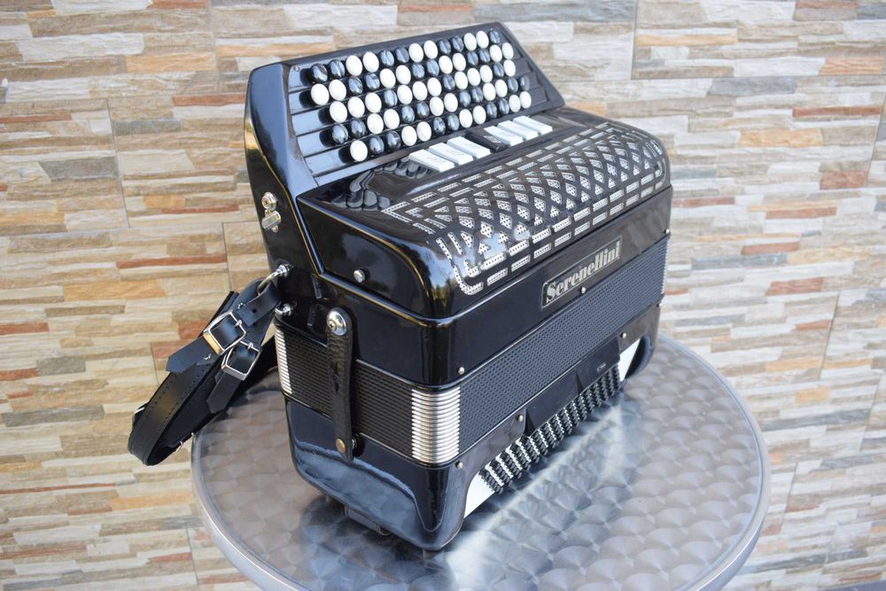 Acordeao Serenellini 3 voz Afinado N 99