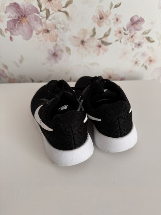 Sneakersy Nike TANJUN buty sportowe siateczkowe rozmiar 28