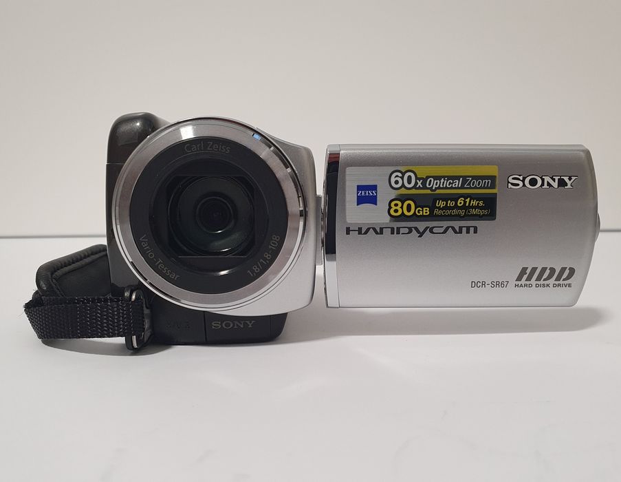 Цифровая видеокамера Sony Handycam DCR-SR67.