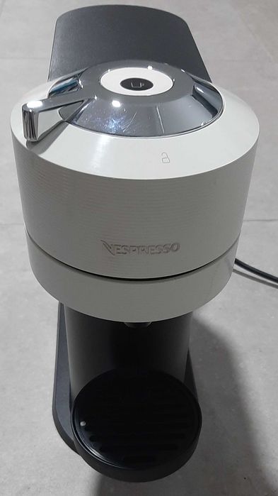 Máquina Café Nespresso Vertuo Next