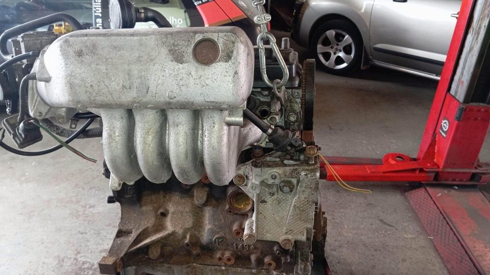 Motor proveniente de um 106 Rally 1,3cc