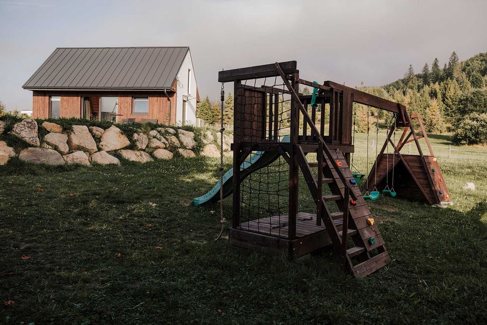 Domki na wynajem Folwark Soblówka. Nocleg w górach Beskid Żywiecki