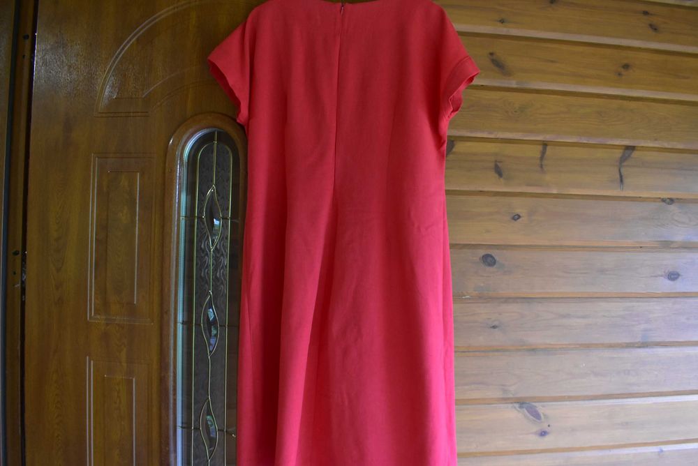 Стильне жіноче плаття червоного кольору