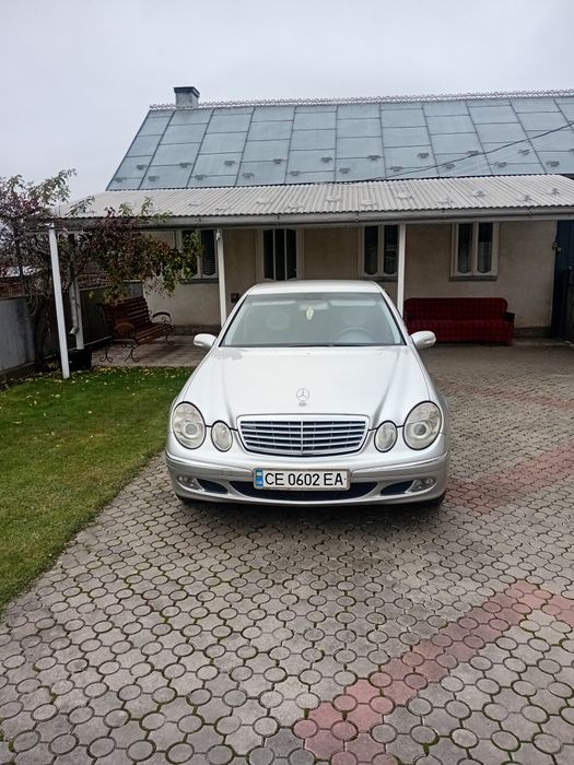 Пиодається Мерседес 211,2,2 дизель,автомат.