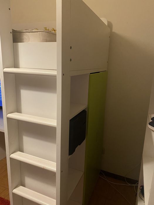 Cama com escritorio