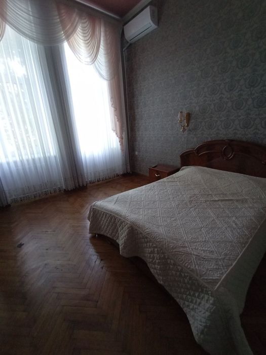 Сдам 2 комнатную кв  в центре! Успенская/Александровский проспект!