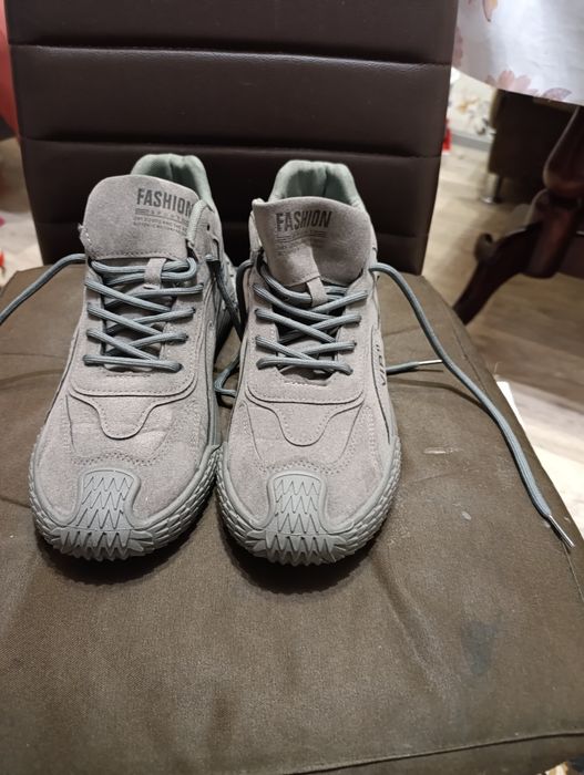 Продам кросівки нові