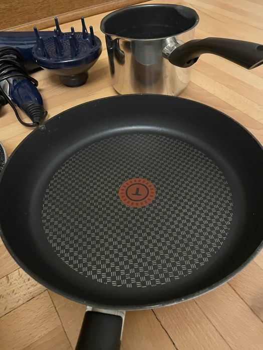 Mix narzędzi kuchennych. Fiskars Patelnie garnki  i inne