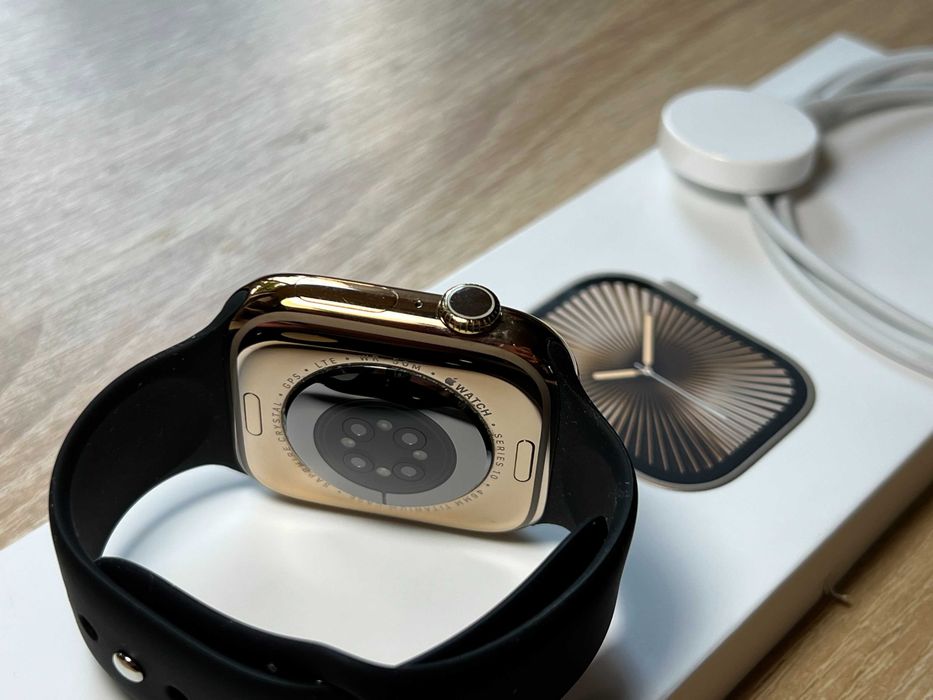 Apple Watch 10 46mm Gold Titanium
