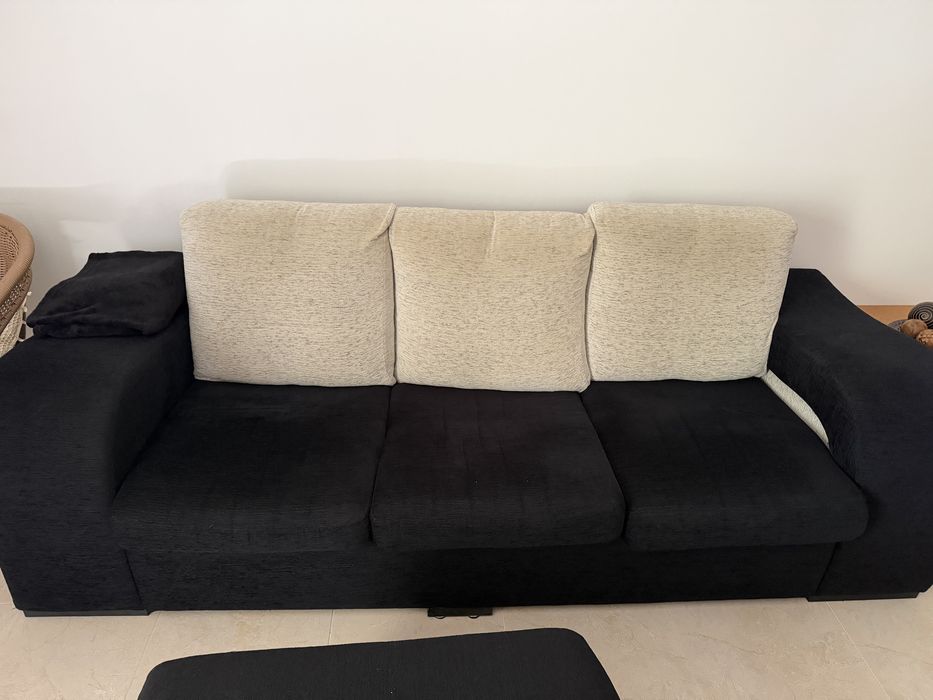 Sofá de 3 lugares com puff