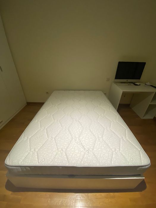 Vendo Cama de Casal com Colchão