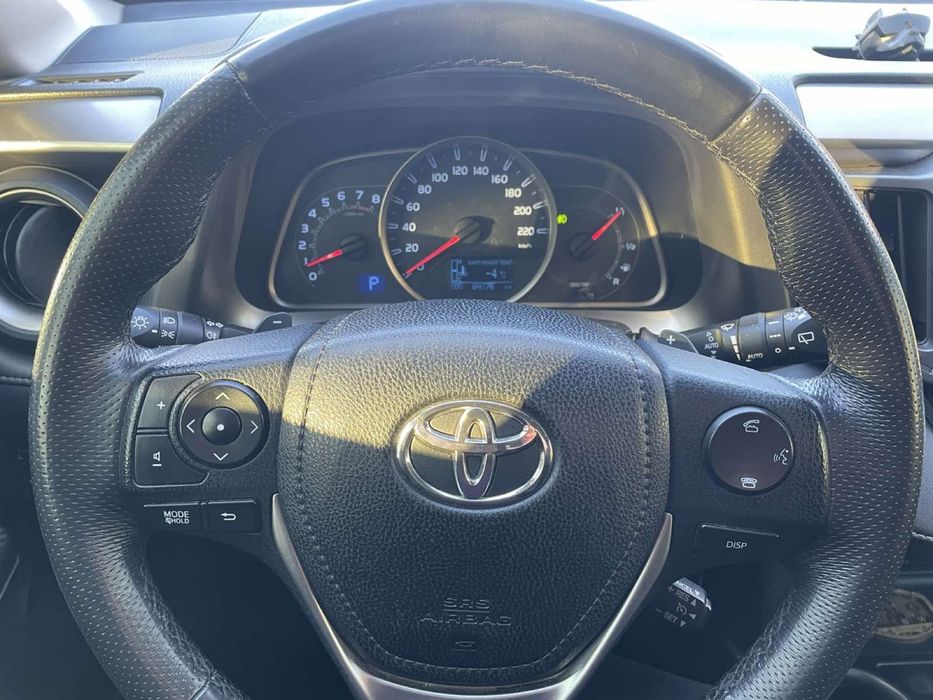 Продам авто Toyota Rav 4 без подкрасов и с родным пробегом