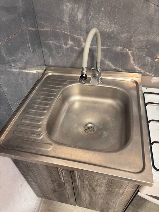 Тумба з накладною мийкою і змішувачем в комплекті