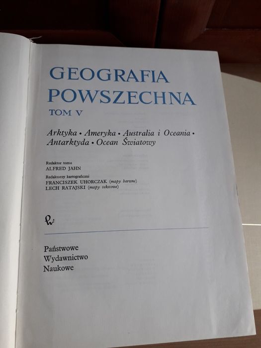 Geografia Powszechna PWN.