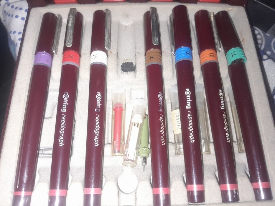 Vendo 5 conjuctos de canetas ROTRING 15€