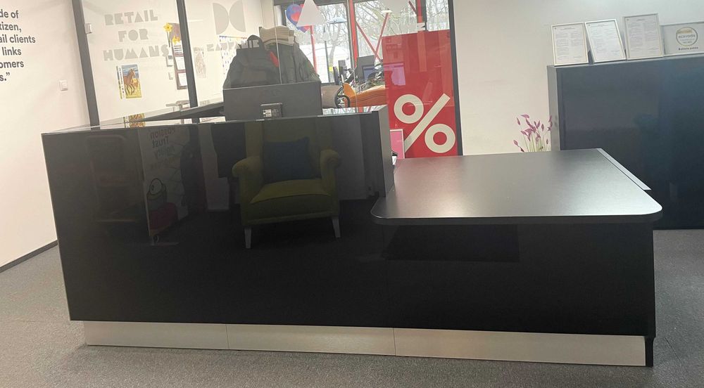 Lada recepcyjna z obniżonym blatem