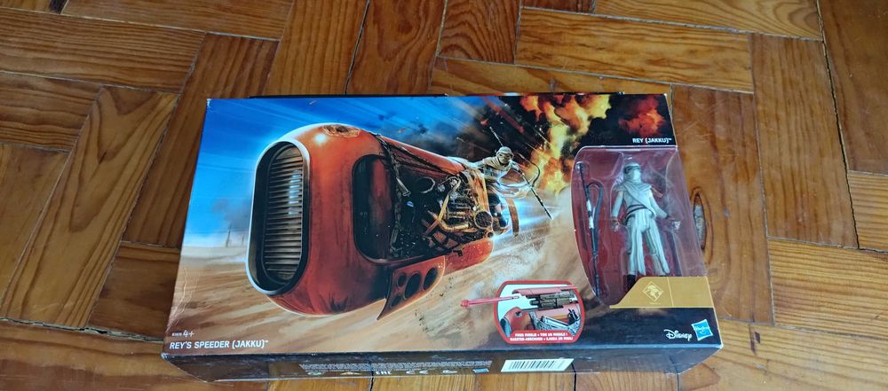 Naves Star Wars e máscara do Chewbacca