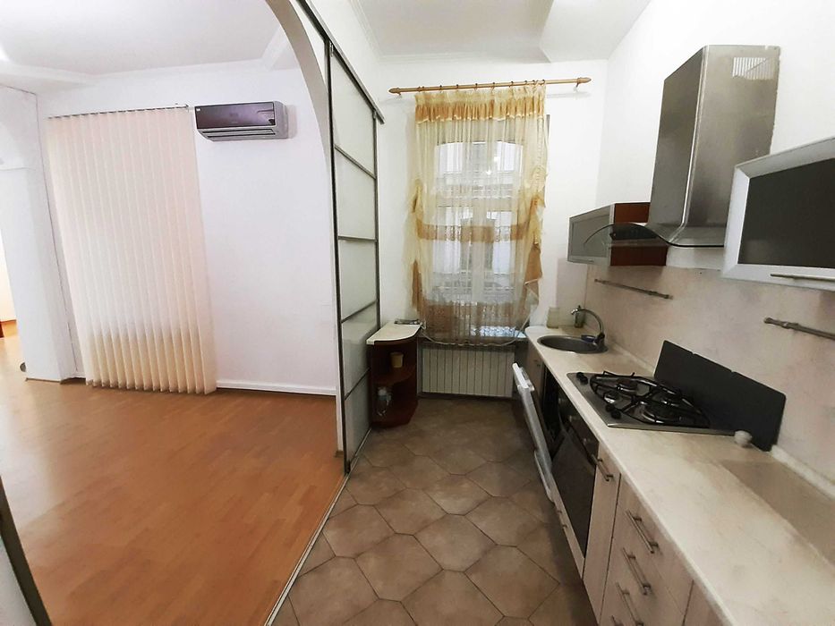 Без комісії. Оренда 3к квартири в Центрі, 130м2, вул. Шота Руставелі 34, метро Палац спорту, Площа Українських Героїв.