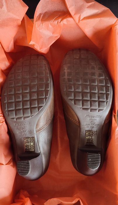 Sapatos Piccadilly originais em tom castanho, muito confortáveis e leves, com salto 7 cm, tamanho EU 36