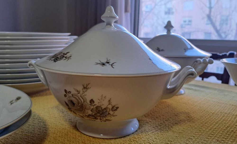 Serviço de jantar com 72 peças, porcelana