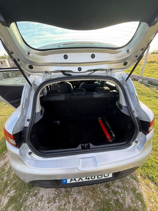 Vendo Renault Clio 2018
Gasóleo 
Revisão feita
Pneus Novos
Kilometros 232.000
Valor: 7.000€