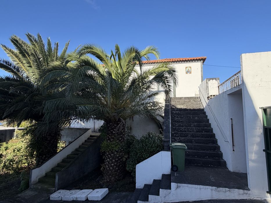À venda de Moradia independente em Urzelina