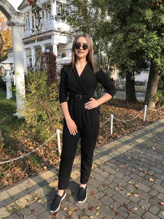 Чорний комбінезон