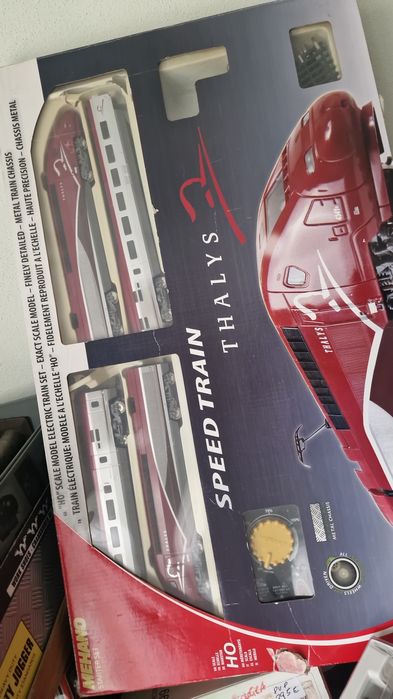 Varios tgvs novos para oferecer no natal novos com luzes