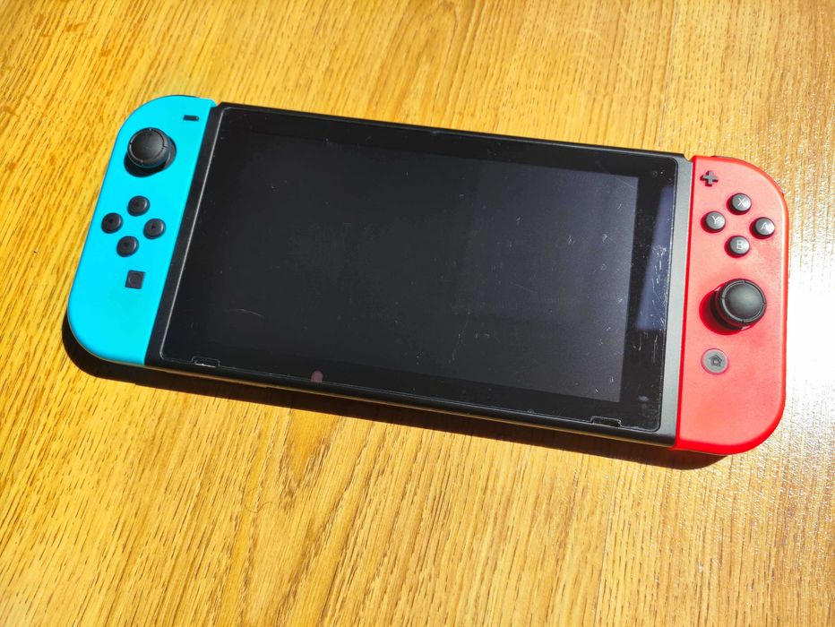 Nintendo Switch v1 + zestaw – bardzo dobry stan