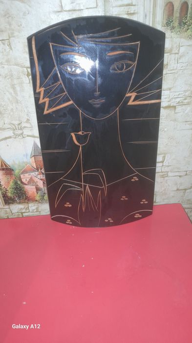 Деревянная эксклюзивная кортина поделка девушка с цветком.