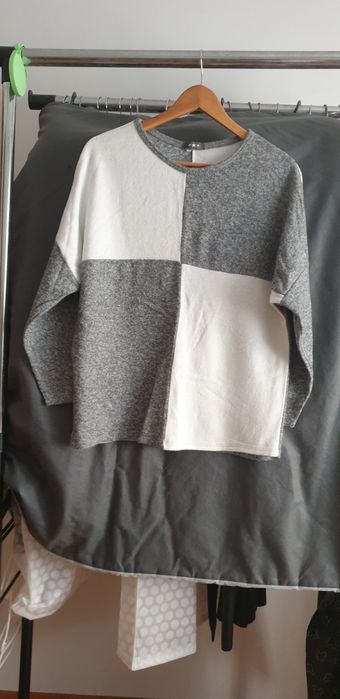 Malha cinza e branca