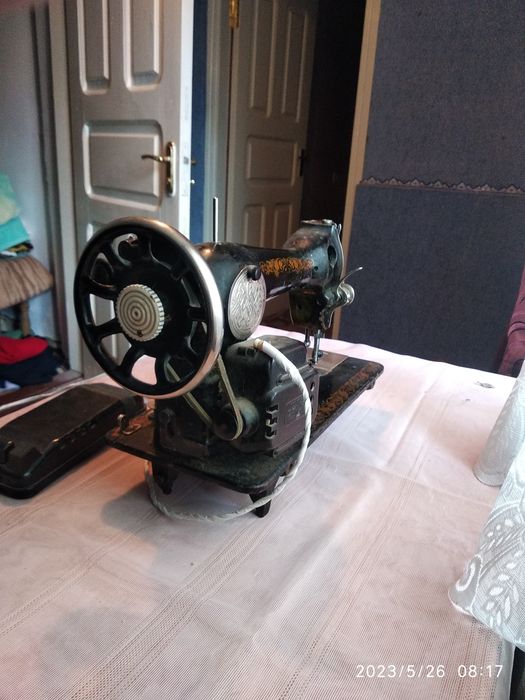 Продам швейную машинку