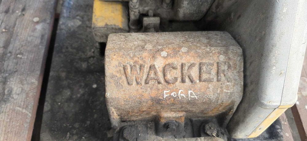 Vendo 1 compactador Wacker a funcionar como novo
