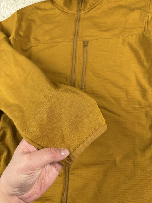 Чоловіча флісова спортивна кофта uniqlo гірчична з кишенями для активного відпочинку