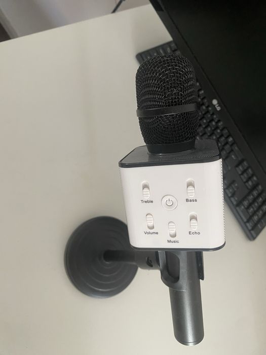 Microfone Karaoke Bluetooth com Suporte
