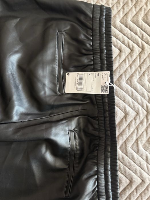 Штани зі штучноі шкіри нові Mango