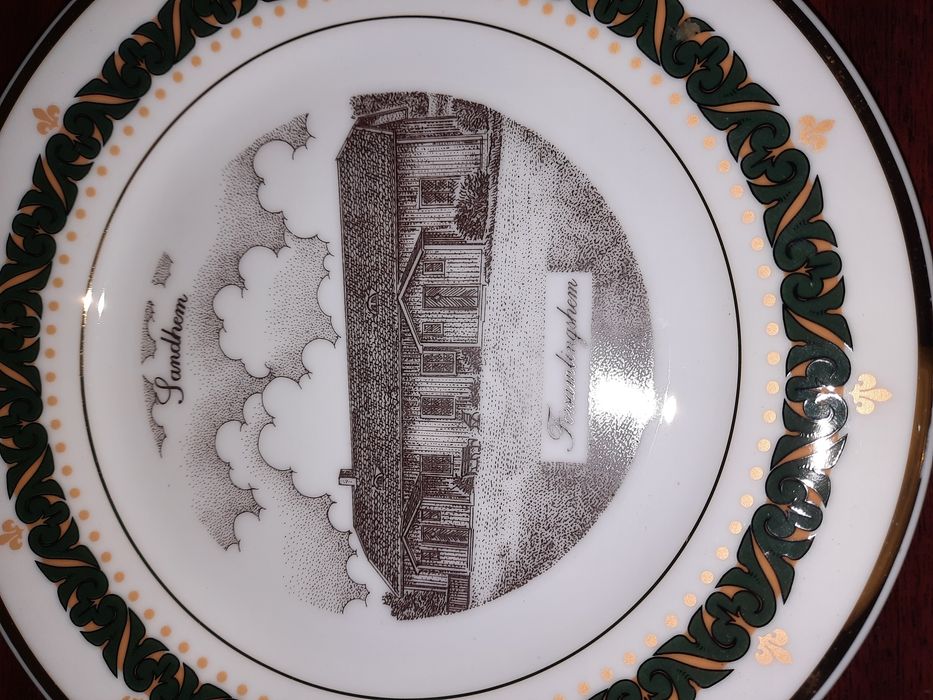 Тарелки фарфоровые,коллекция декоративные,Швеция.