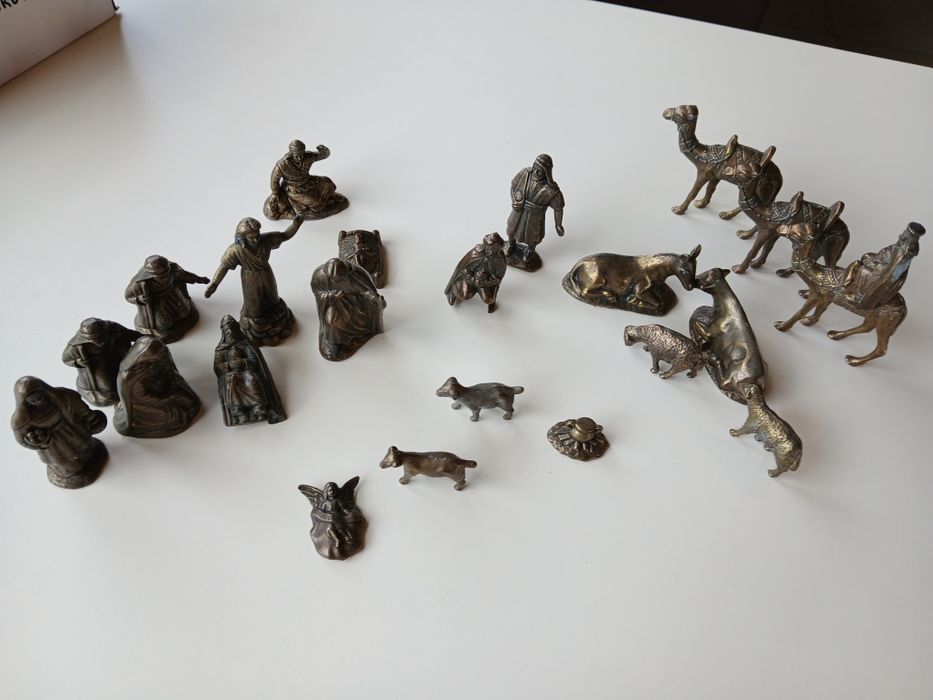 Presépio antigo em metal – conjunto de figuras vintage