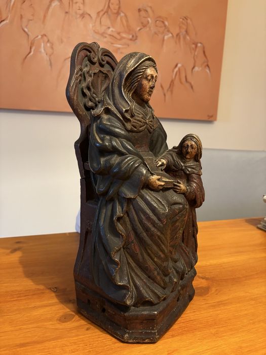 Santa Ana em madeira trabalhada