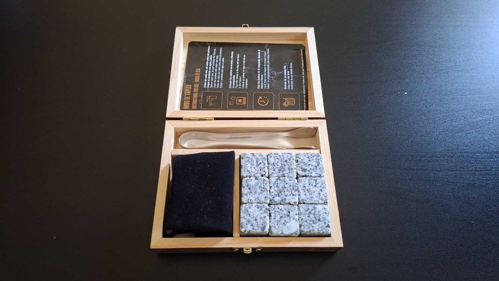 Conjunto de Pedras para Whisky com Caixa de Madeira e Pinça *Novo*