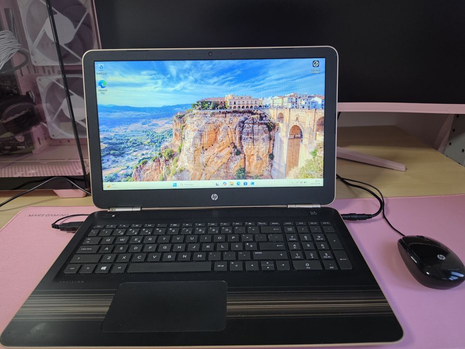 Portátil HP Pavilion 15‑aw001np – Windows 11 limpo + rato HP