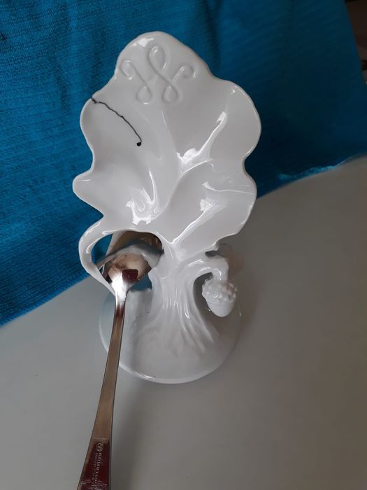 Porcelanowa podstawka pod łyżkę liść dębu Porcelana Wałbrzych PRL