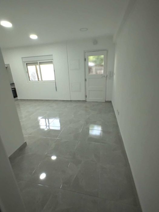 Aluga se T1 renovado
