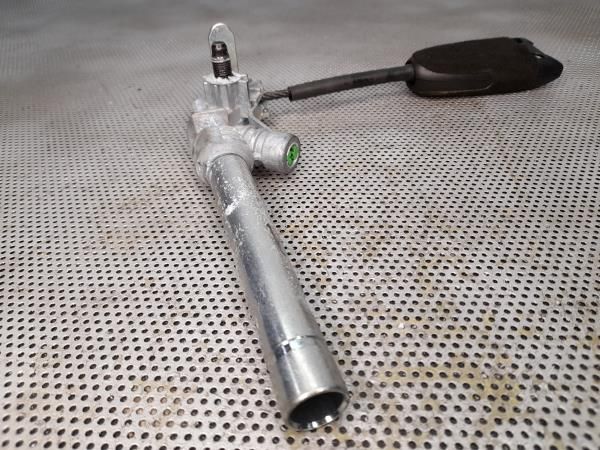 Encaixe de cinto frente direito OPEL Corsa D